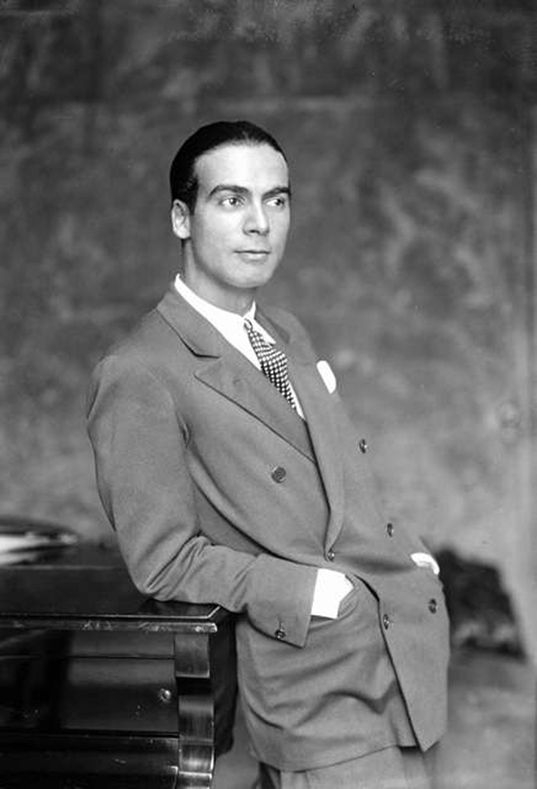 Cristobal Balenciaga (1895-1972), couturier espagnol. 1927.