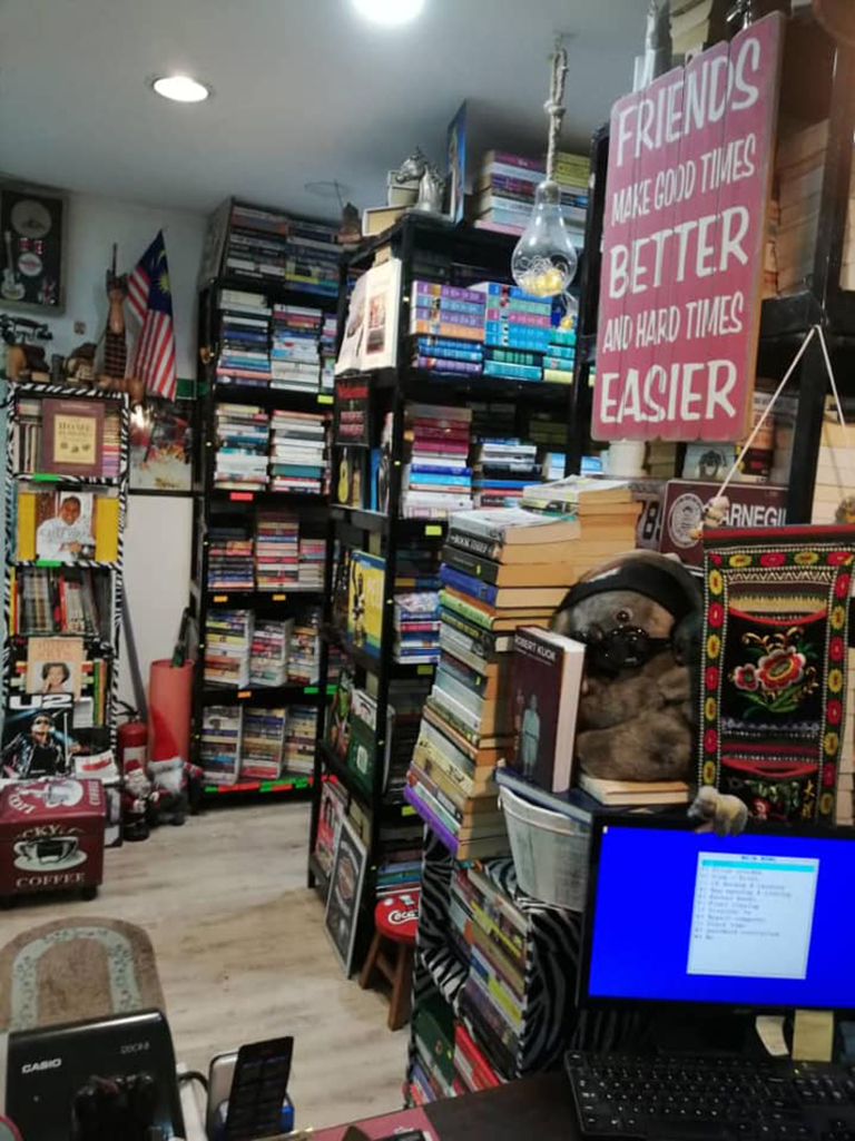 Kedai Buku Readers Paradise_Shelf