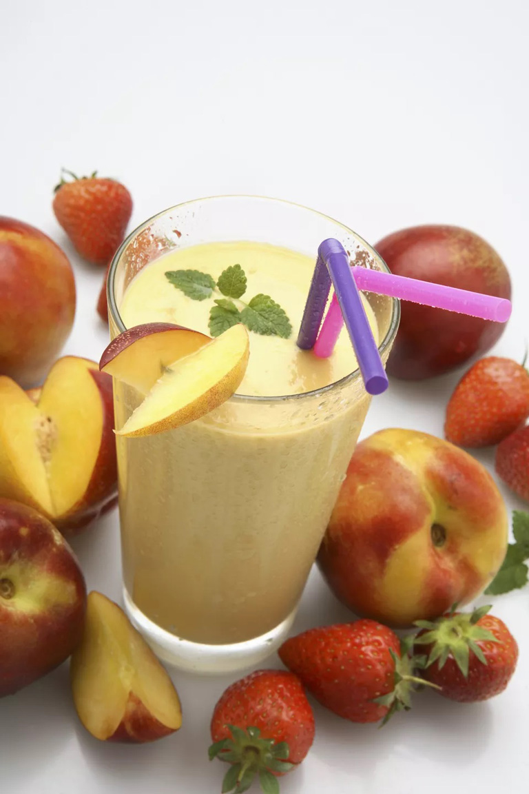nectarine-and-strawberry-shake