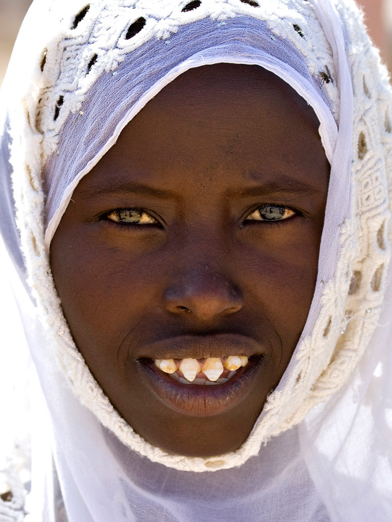 Afar-beautiful-girl-with-sharpened-teeth,-Danakil,-Ethiopia