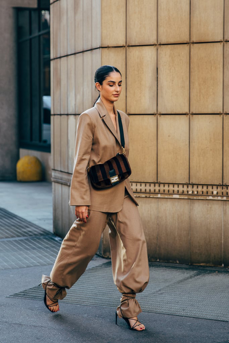 Fall-2019-Fashion-Trend-Cinched-Trousers-Replace-Cuffed-Jeans
