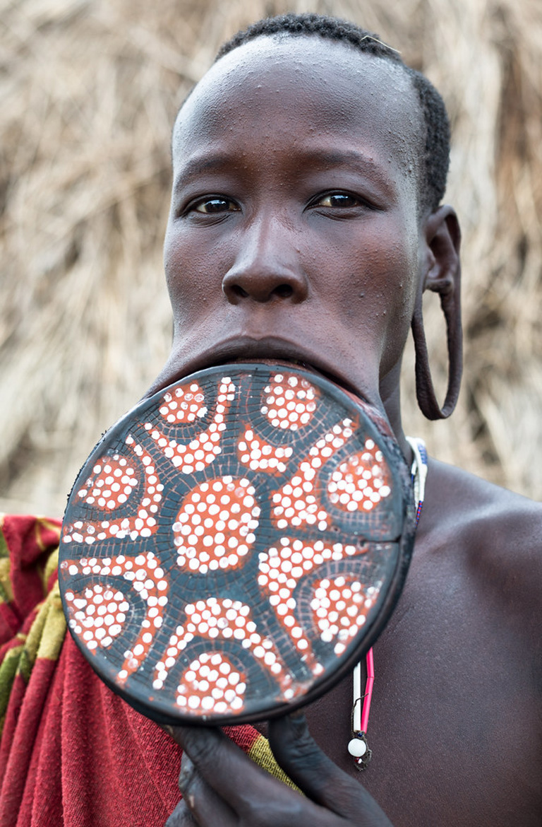Mursi-woman-with-large-lip-plate