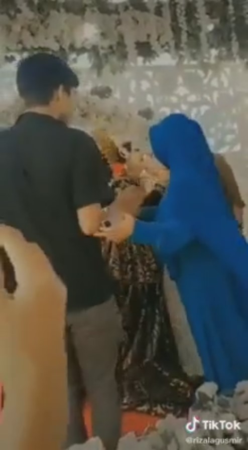 Screenshot_2_Kejutan bekas kekasih atas pelamin