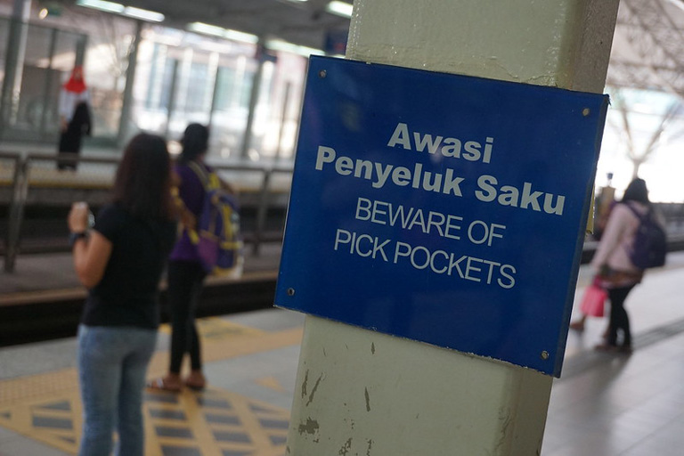 beware-of-pickpockets-petty-theft-Malaysia
