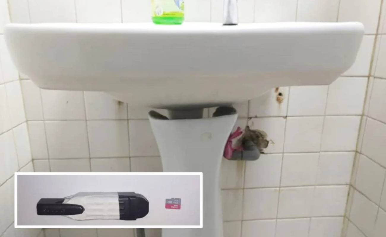 Wanita Nampak Kamera Tersembunyi Dalam Tandas