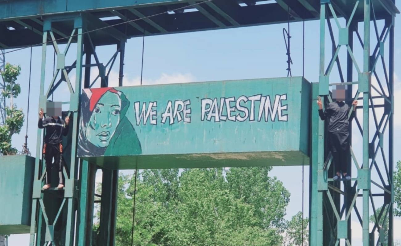 Pelukis Graffiti Serta 20 Individu Ditahan Polis Kerana Pamer Solidariti Terhadap Palestin