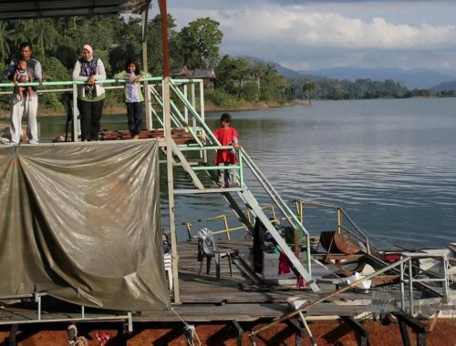 Rumah Bot Tempat Berteduh Enam Beranak Sejak 10 Tahun Lalu