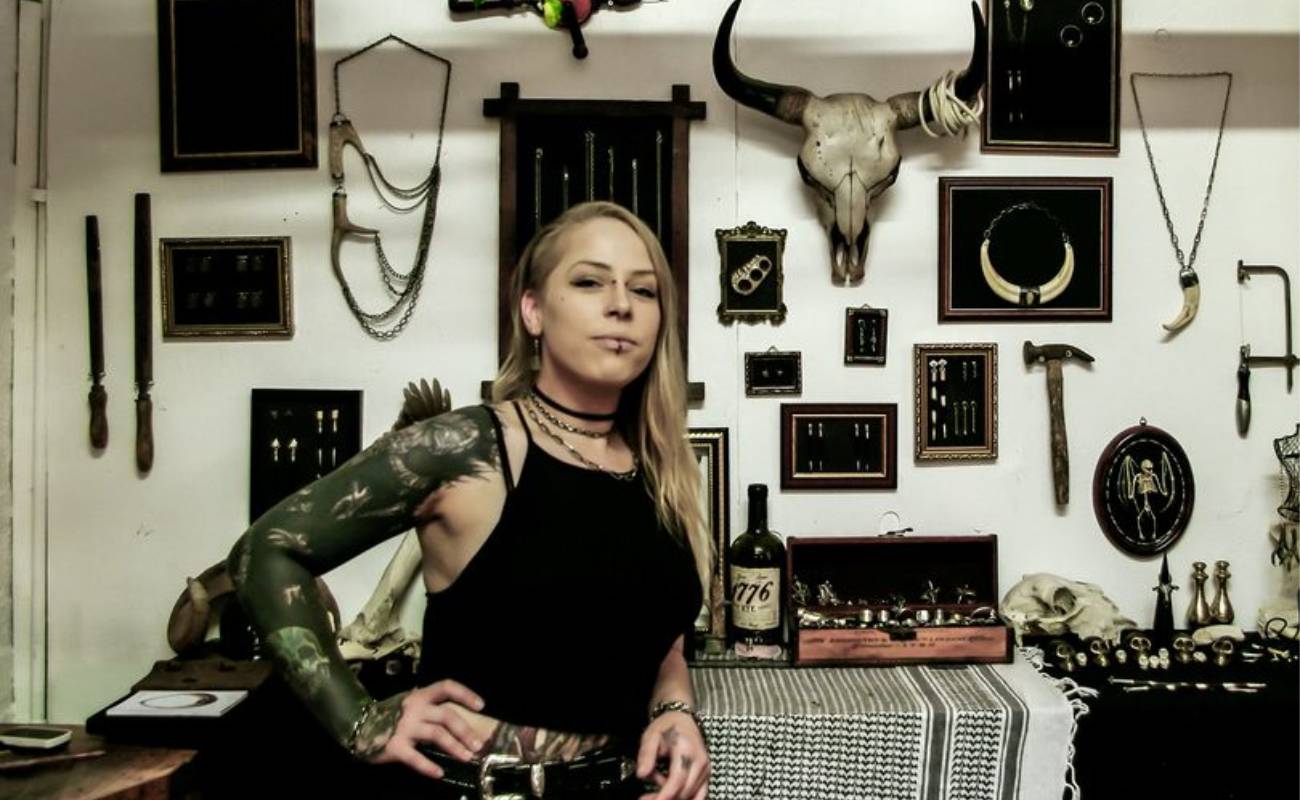 Guna Gigi Mayat Pilihan Wanita Ini Sebagai Aksesori, Rupanya Ada Sebab Tertentu