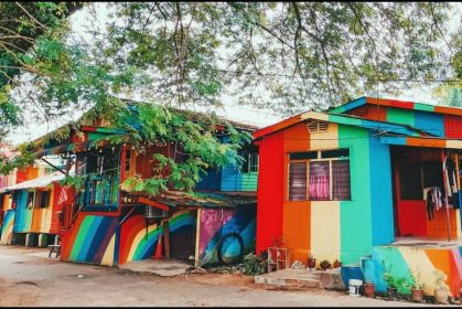 Dulu Suram, Kini Ceria! Kampung Sungai Bidor Jadi Tarikan Selepas Dicat Warna Pelangi