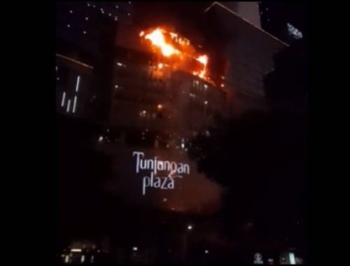 Shopping Mall Terbakar, Pengunjung Panik!