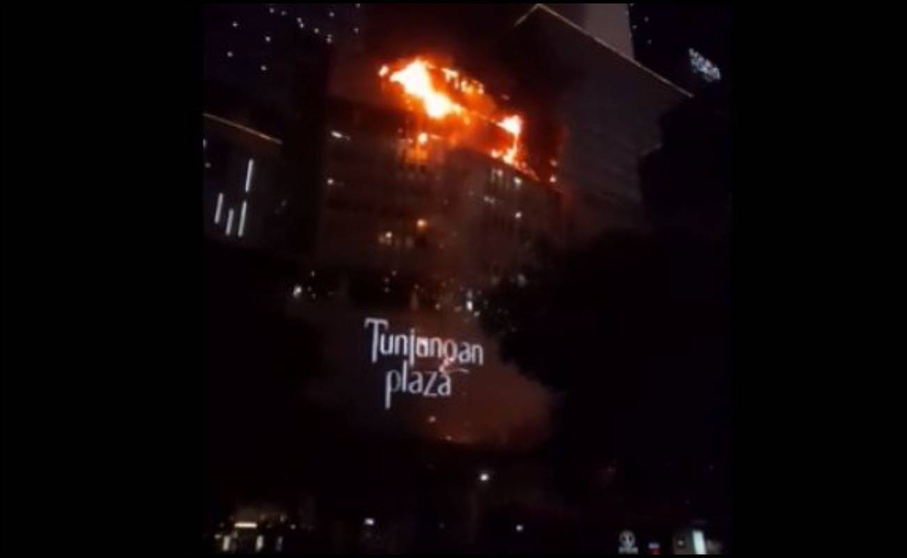 Shopping Mall Terbakar, Pengunjung Panik!