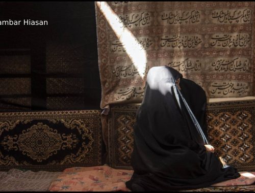 Lelaki Menyamar Pakai Telekung, Curi Telefon Dalam Surau Wanita!