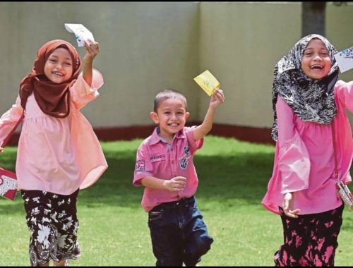 Tuduh Budaya ‘Kutip Duit Raya’ Toksik, Gadis Disekolahkan Netizen!
